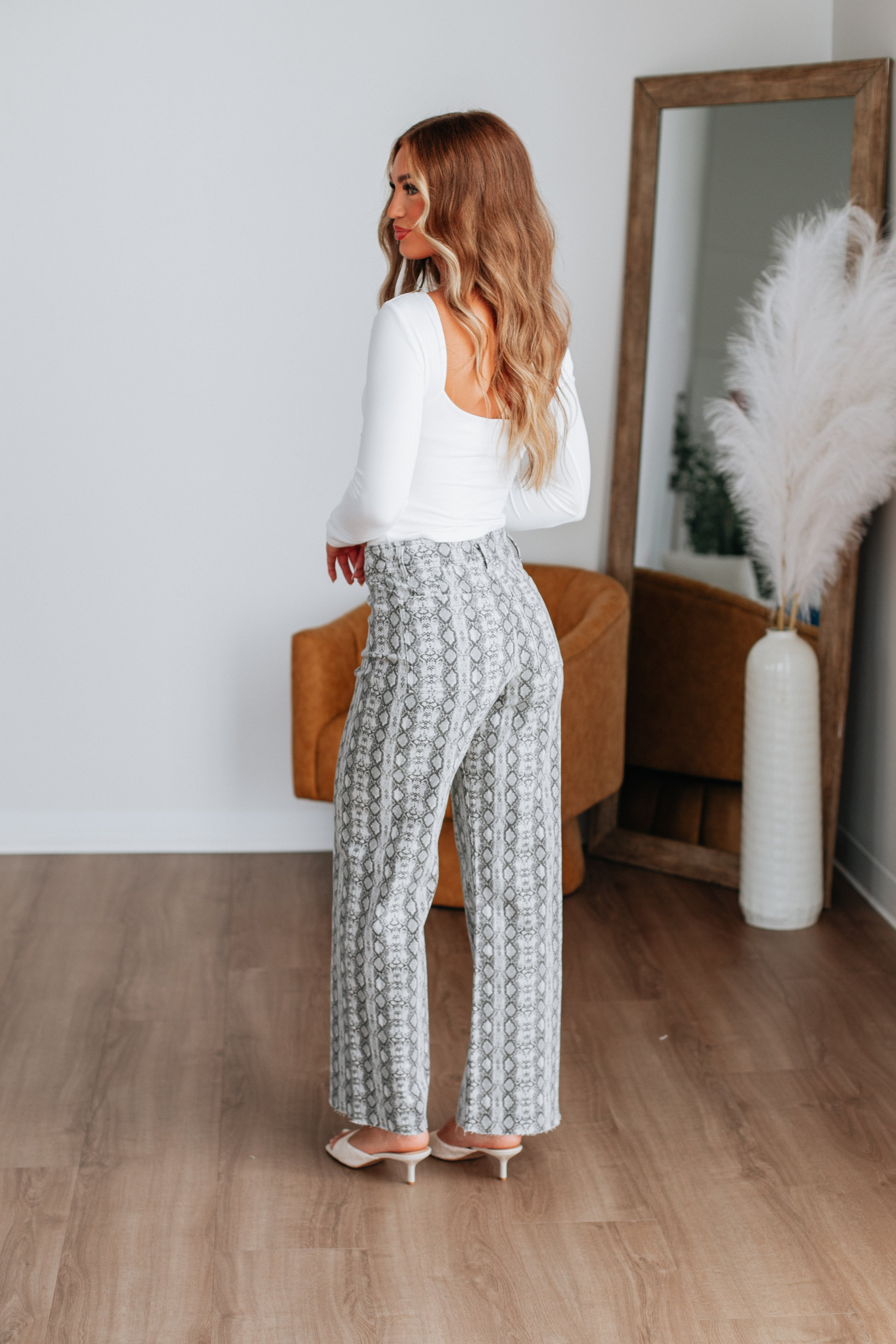 Scale Back Wide Leg Pants - Image 4