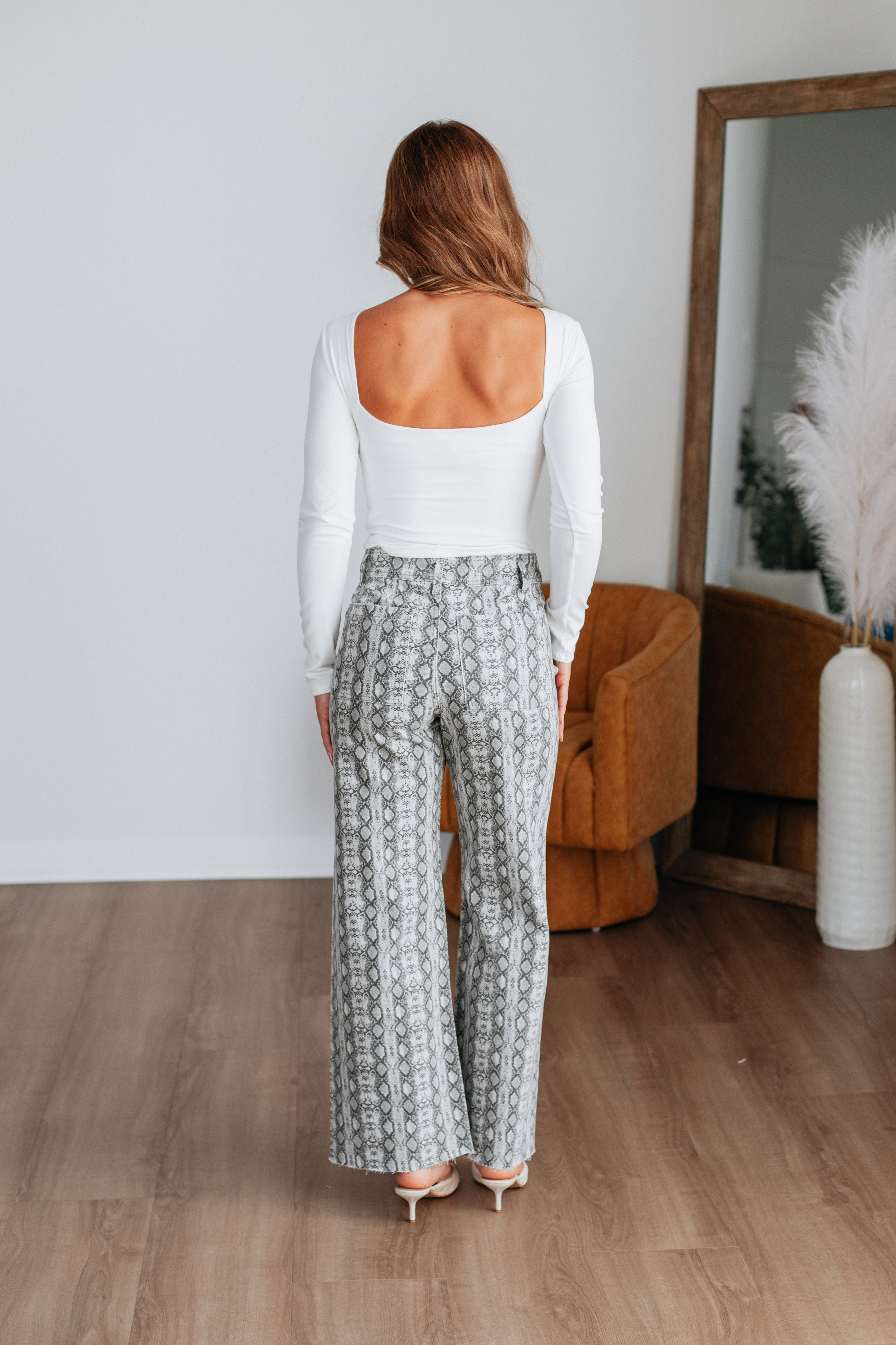 Scale Back Wide Leg Pants - Image 5