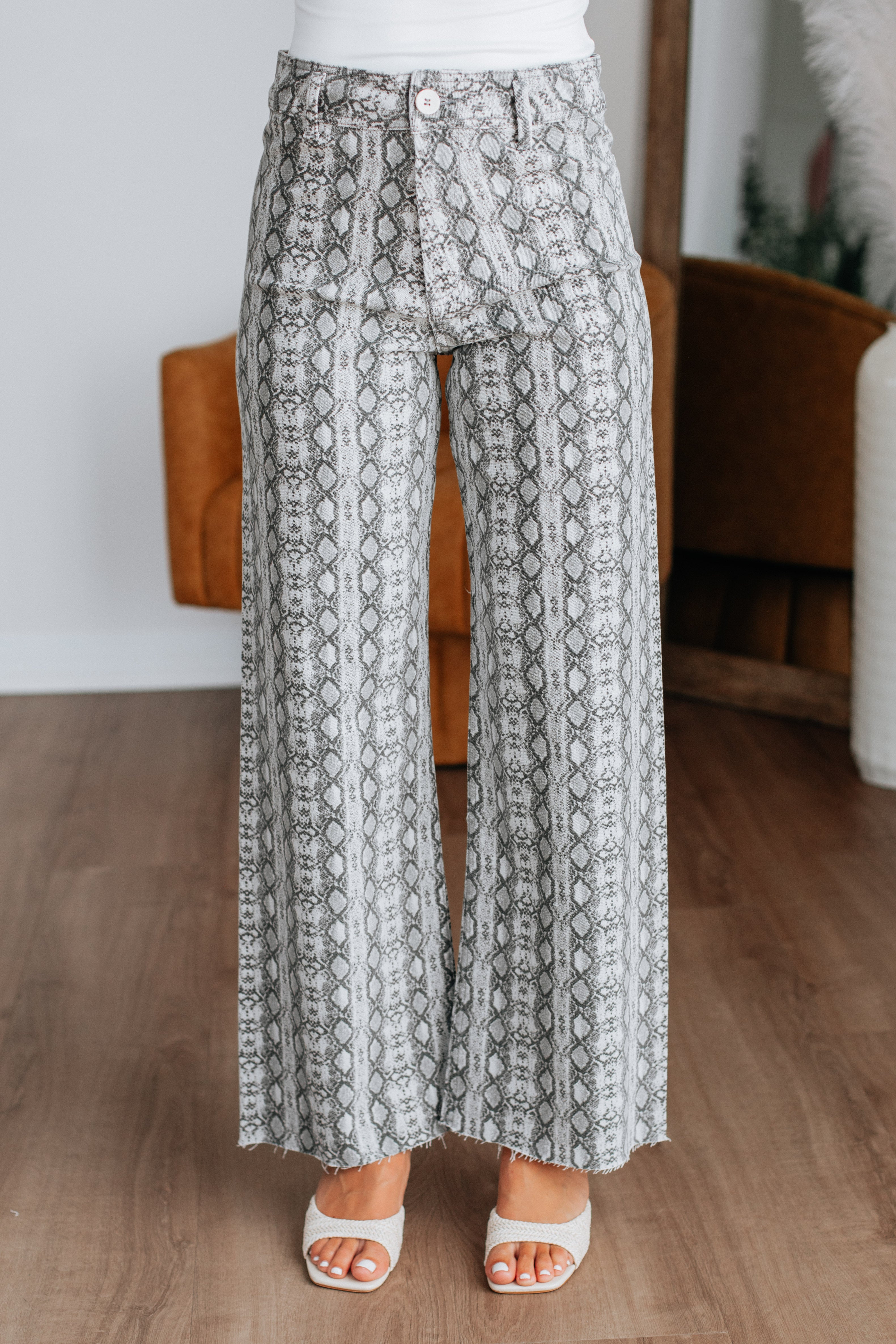 Scale Back Wide Leg Pants - Image 2