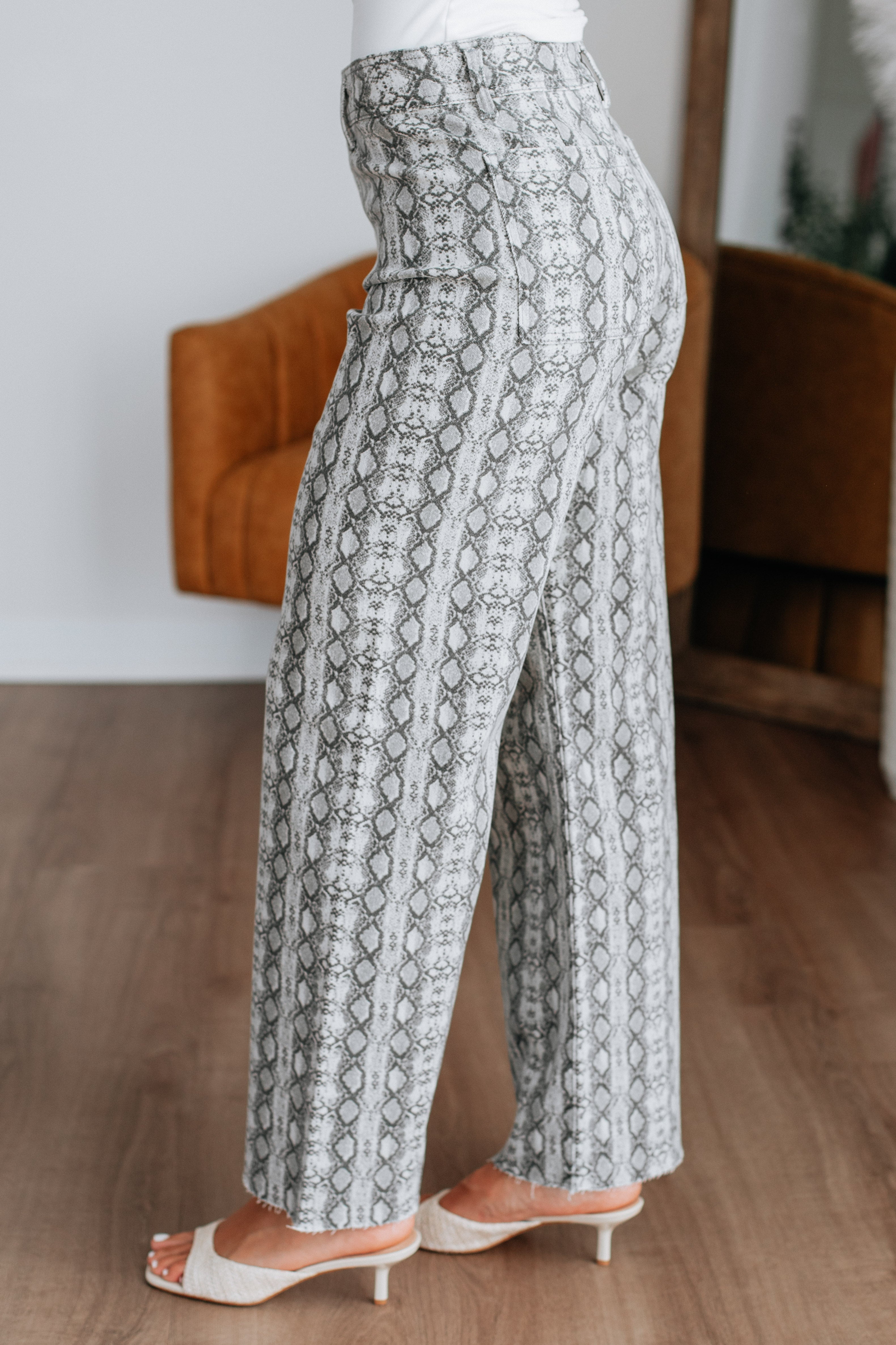 Scale Back Wide Leg Pants - Image 6