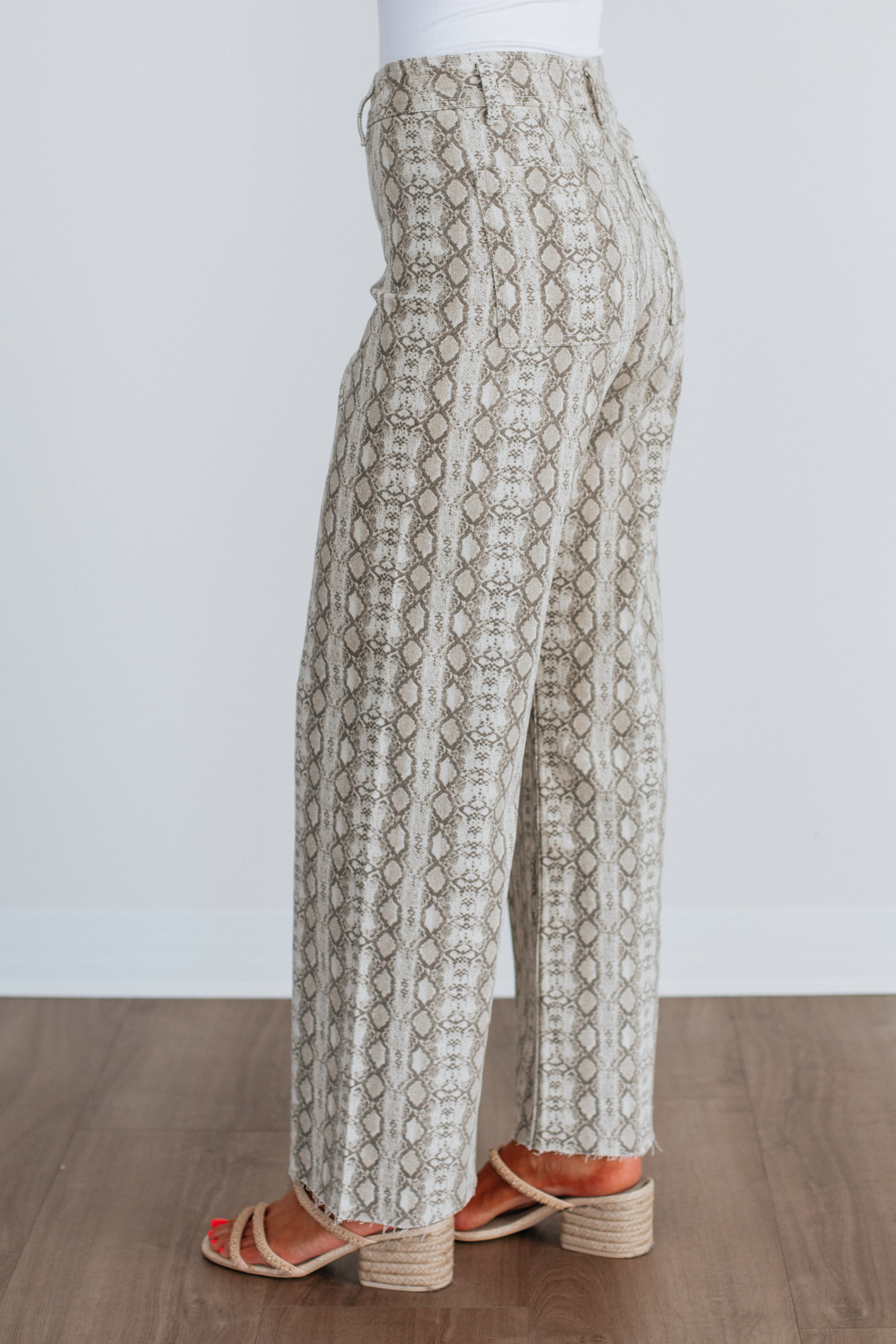 Scale Back Wide Leg Pants - Image 9