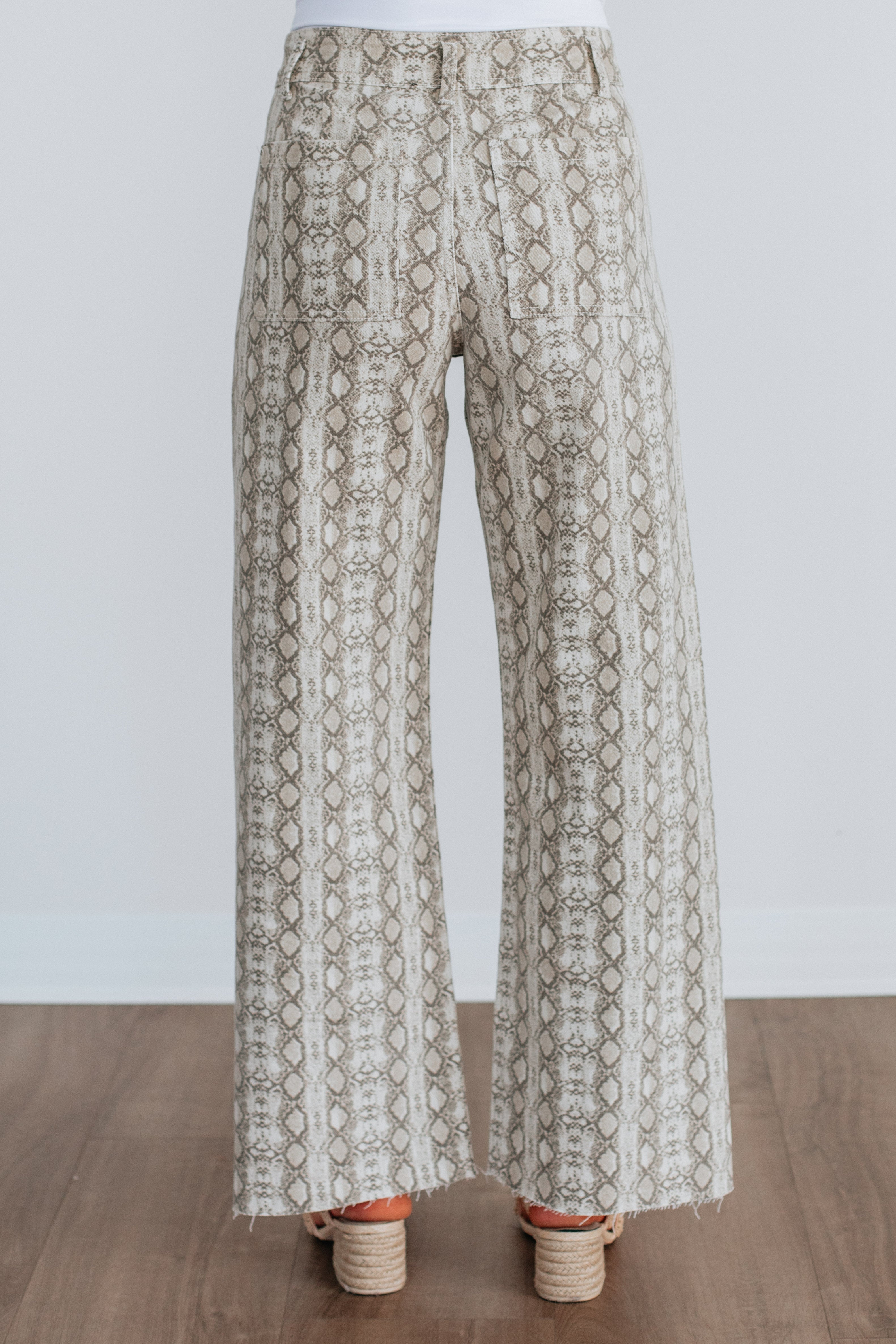 Scale Back Wide Leg Pants - Image 10