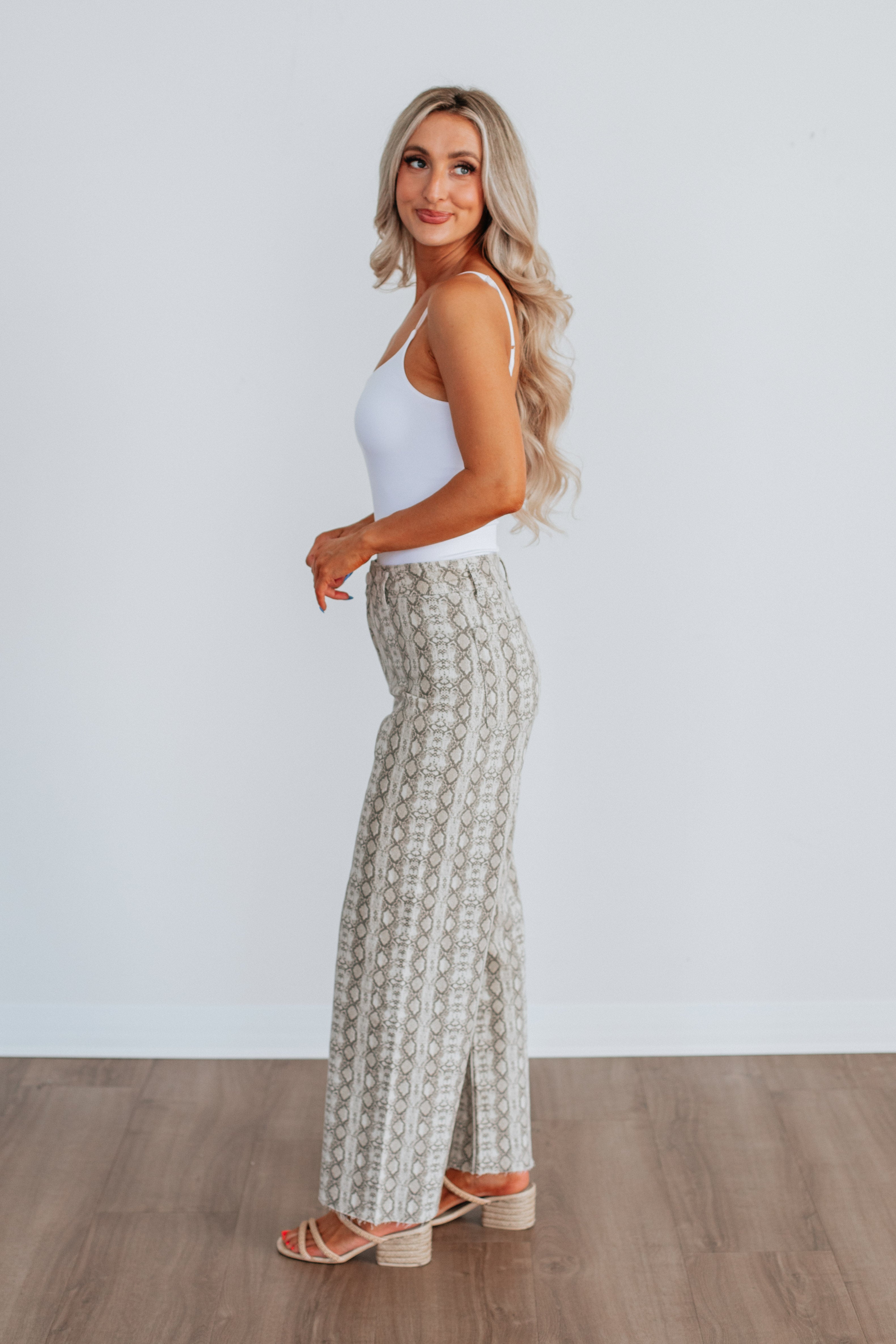 Scale Back Wide Leg Pants - Image 11